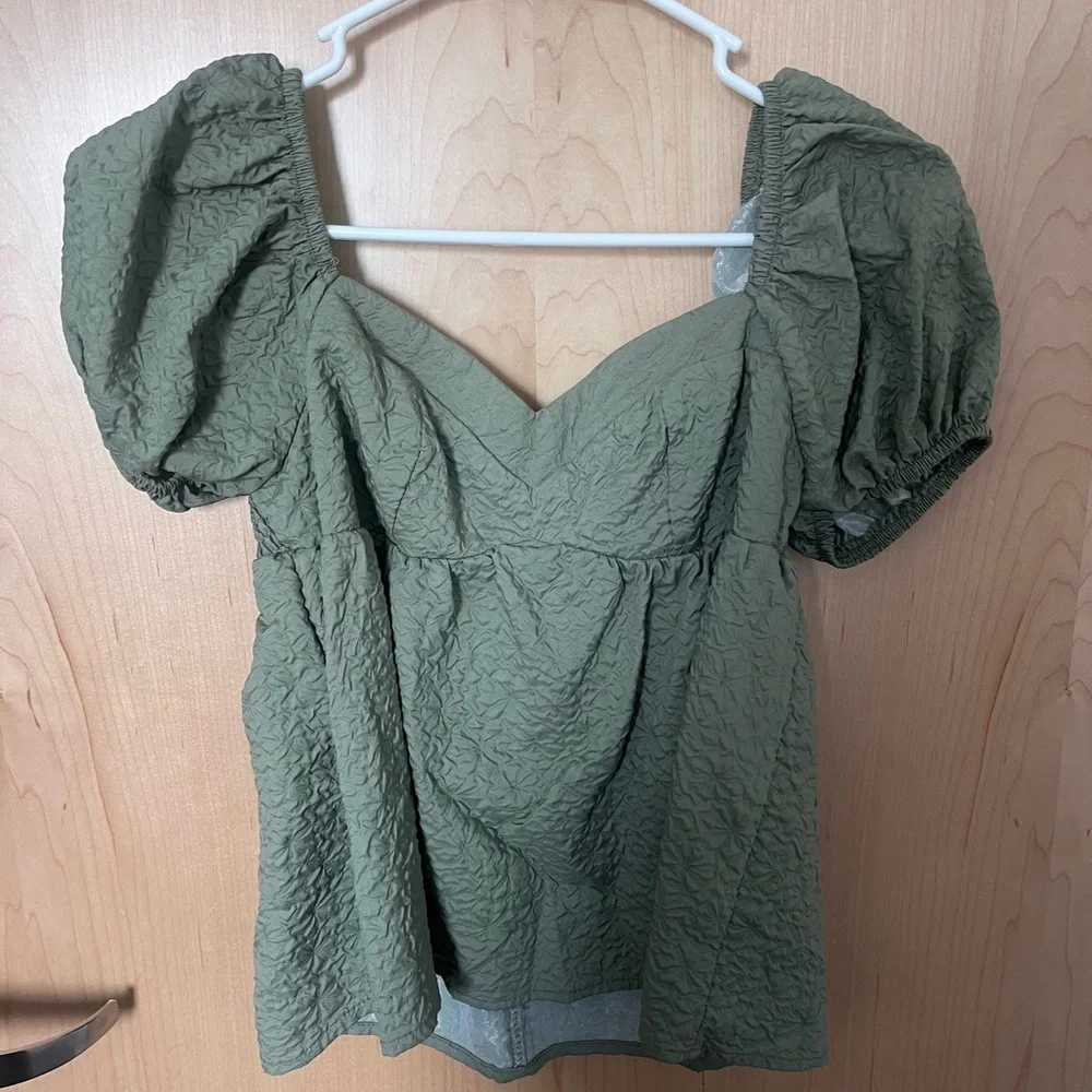 Green Puff Sleeve Women's Top - Picture 1 of 2